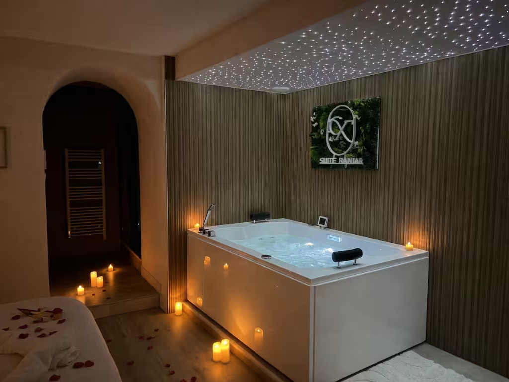 Balnéothérapie double sous ciel étoilé – Suite Banjar