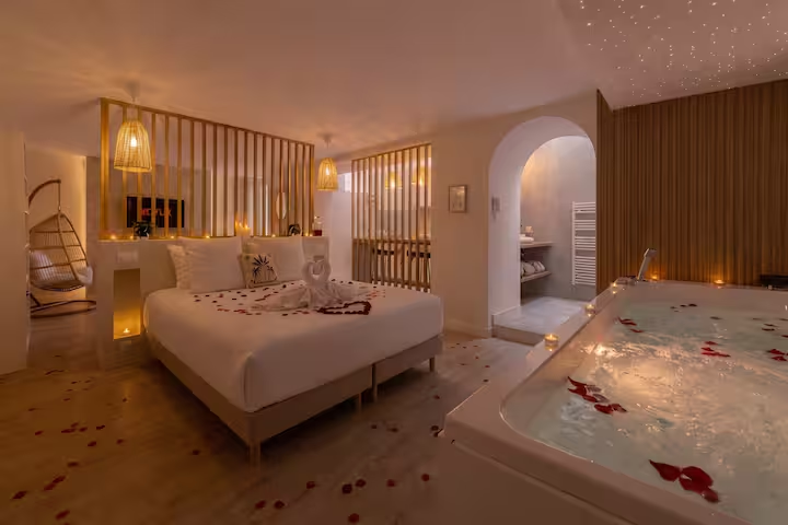 Suite Banjar – chambre avec lit King Size et ambiance romantique, Bretagne